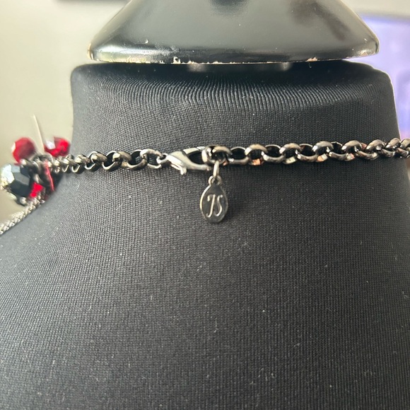 Black and red necklace - Picture 3 of 3